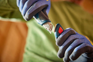 Bosch H11 - 12100 - 1 18mm Snap - Off Utility Knife - Mississauga Hardware Centre Inc