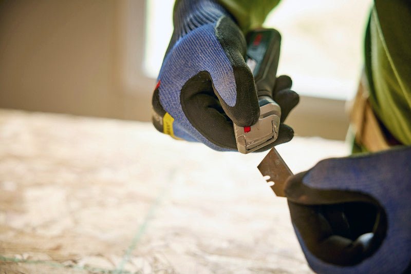 Bosch H11 - 13000 - 1 Retractable Utility Knife - Mississauga Hardware Centre Inc