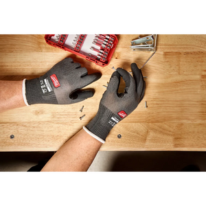Milwaukee Cut Level 1 Nitrile Dipped Gloves handling screws