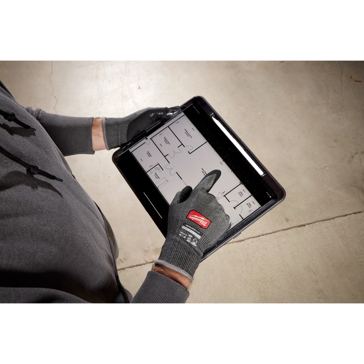 Milwaukee Cut Level 4 High Dexterity gloves touchscreen use