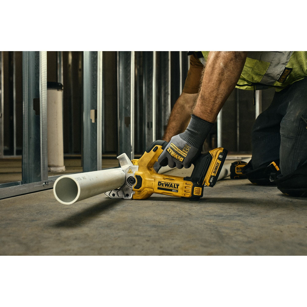 DEWALT DCE180B 20V MAX* Plastic Tubing Cutter - Mississauga Hardware Centre Inc