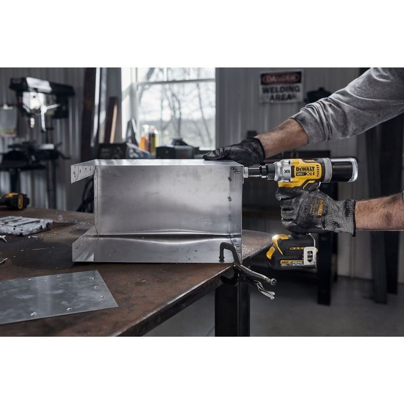 DEWALT DCF414GE2 20V MAX XR BRUSHLESS CORDLESS 1/4in RIVET TOOL KIT WITH DEWALT POWERSTACK - Mississauga Hardware Centre Inc