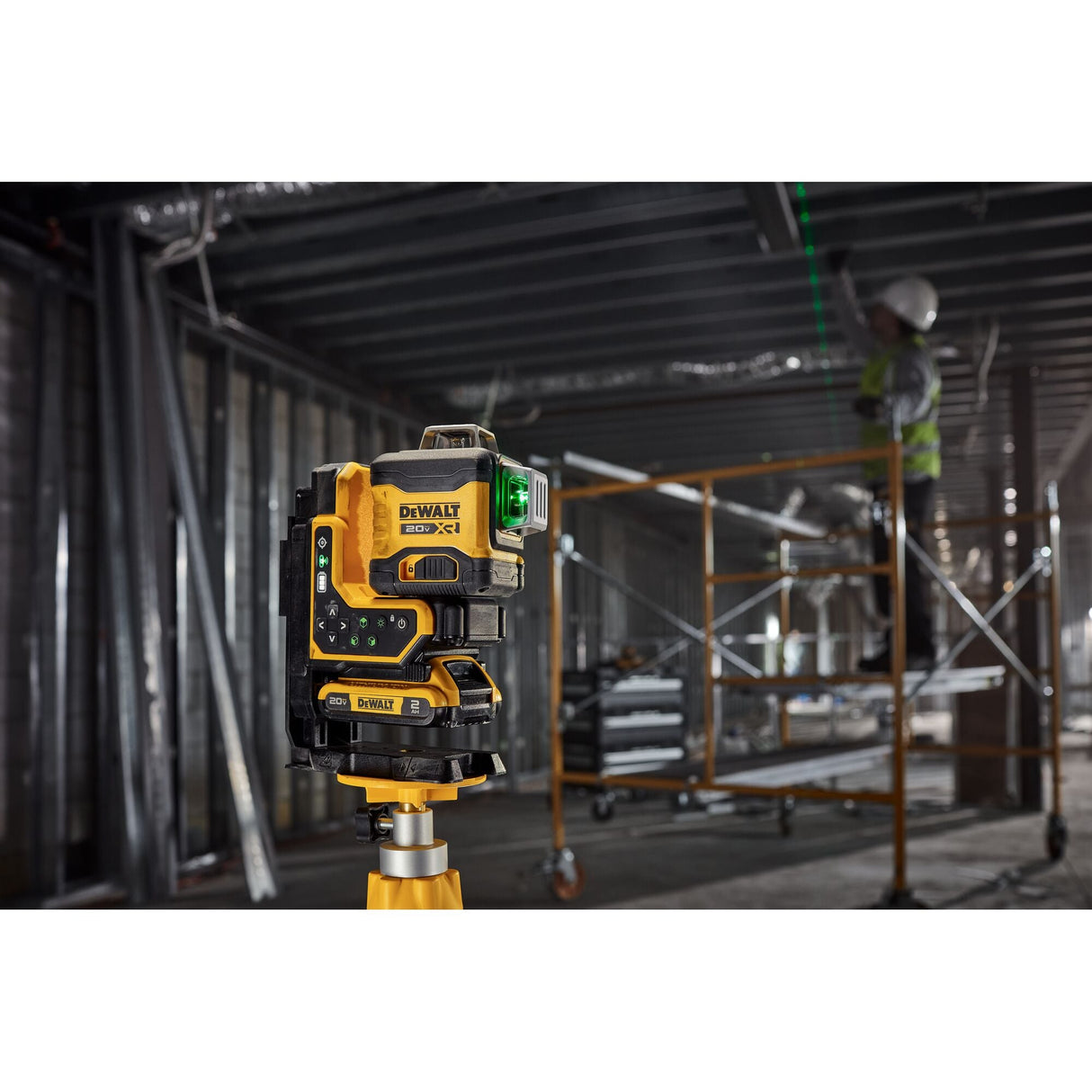 DEWALT DCLE34035D1 20V MAX* XR® Remote Control 360º Line Laser Kit - Mississauga Hardware Centre Inc