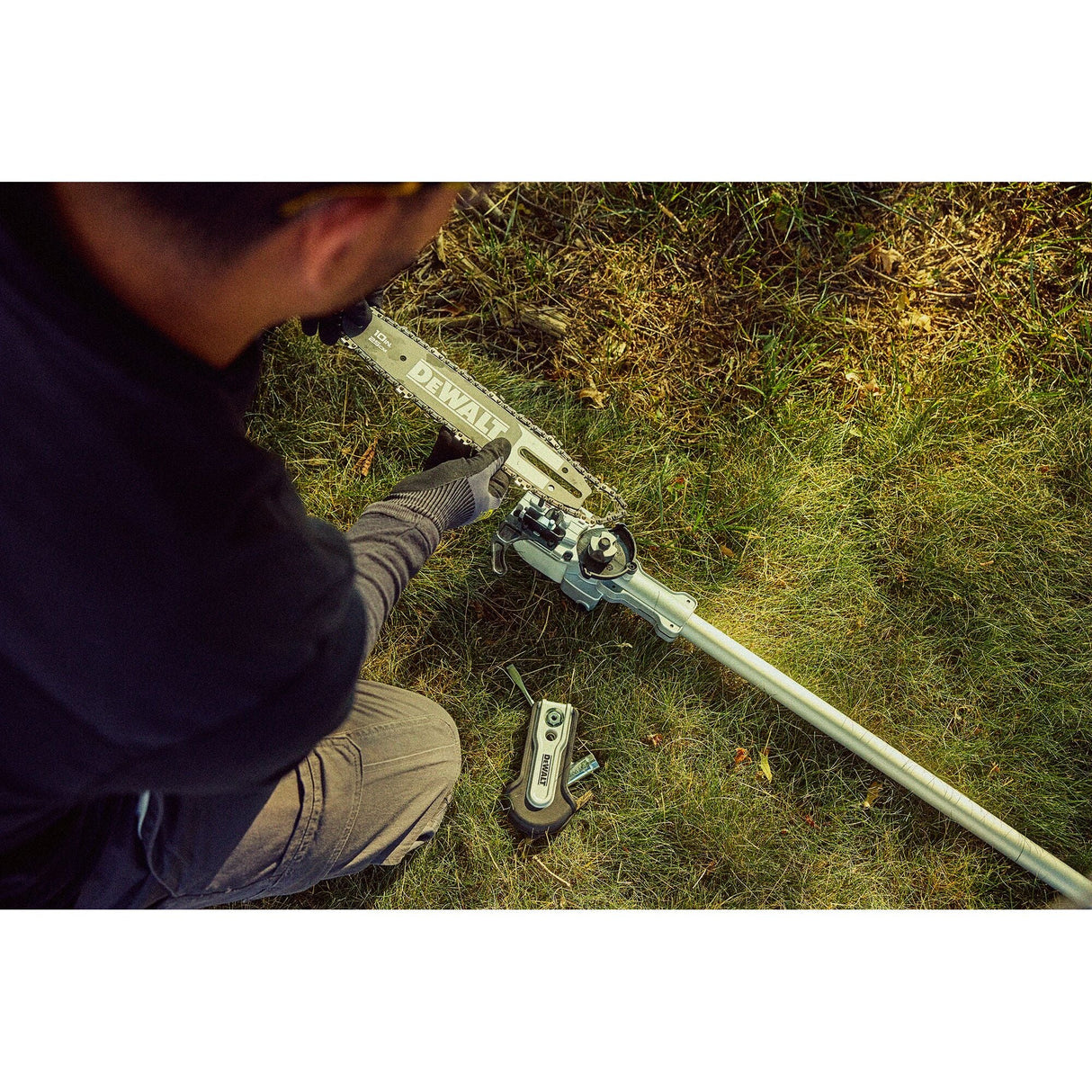 DEWALT DCPS671B 60V MAX* 10 in. 140 in. Telescoping Pole Saw (Tool Only) - Mississauga Hardware Centre Inc