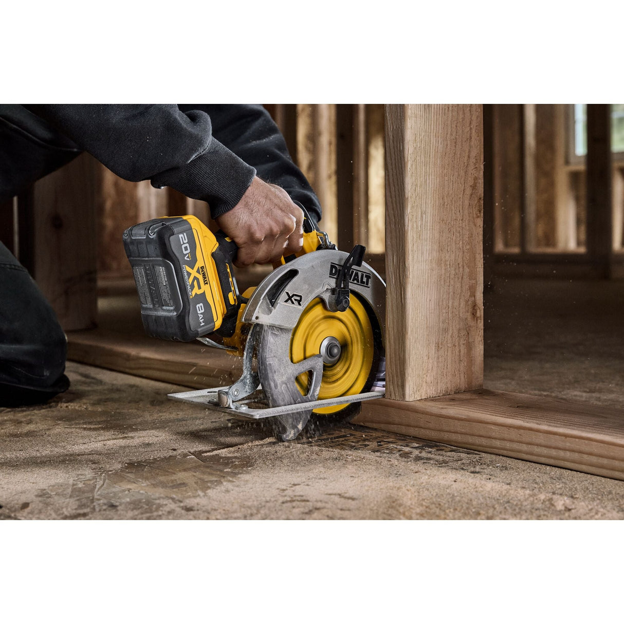 DEWALT DCS590B 20V MAX* XR® Brushless Cordless 7 - 1/4 in. Circular Saw (Tool Only) - Mississauga Hardware Centre Inc
