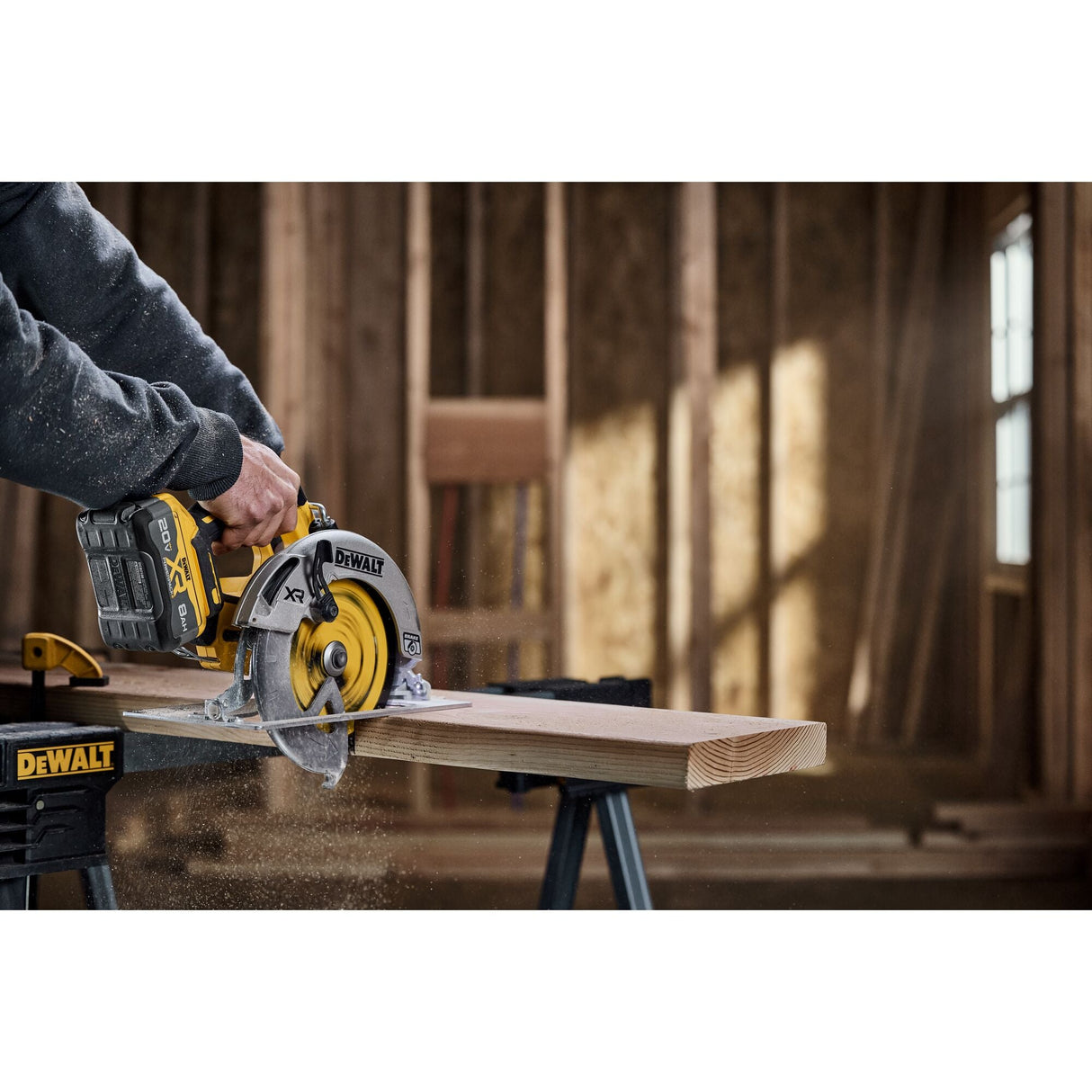 DEWALT DCS590B 20V MAX* XR® Brushless Cordless 7 - 1/4 in. Circular Saw (Tool Only) - Mississauga Hardware Centre Inc