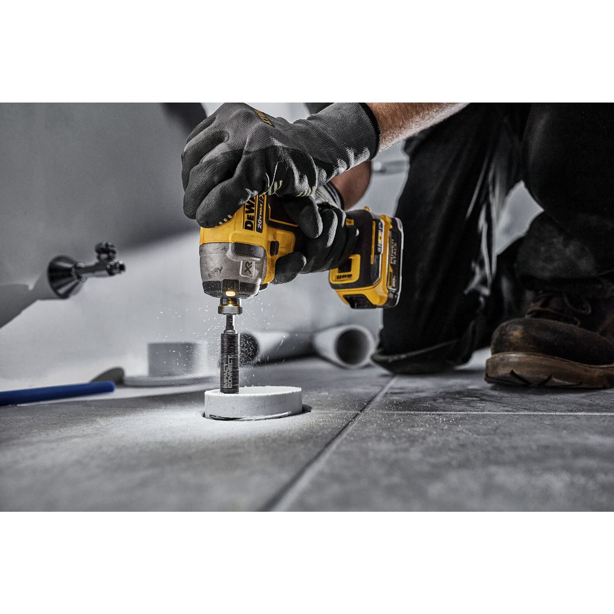 DEWALT DWAIPCIR Impact Connect Inside PVC Pipe Cutter - Mississauga Hardware Centre Inc