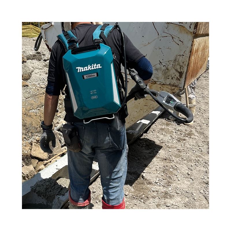 Makita VR002CZ 36V ConnectX Cordless 1 - 11/16in x 9.8FT Concrete Vibrator (Tool Only) - Mississauga Hardware Centre Inc