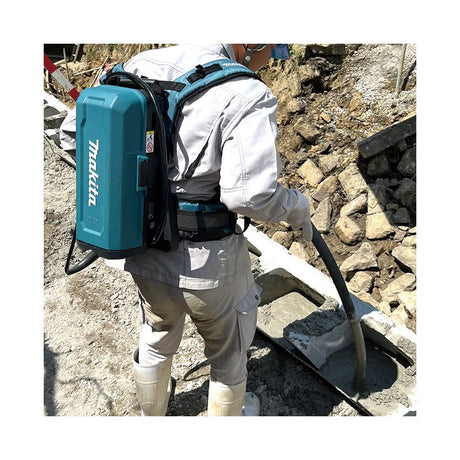 Makita VR002CZ 36V ConnectX Cordless 1 - 11/16in x 9.8FT Concrete Vibrator (Tool Only) - Mississauga Hardware Centre Inc
