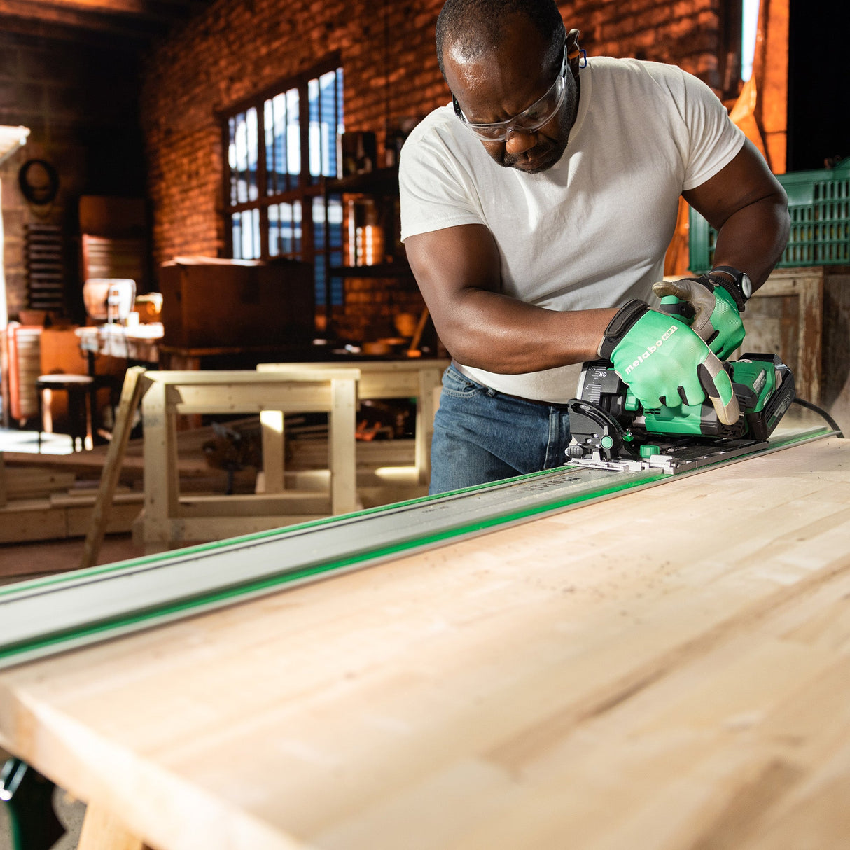 Metabo HPT 379258M 63" Track Saw Extruded Aluminum Guide Rail - Mississauga Hardware Centre Inc