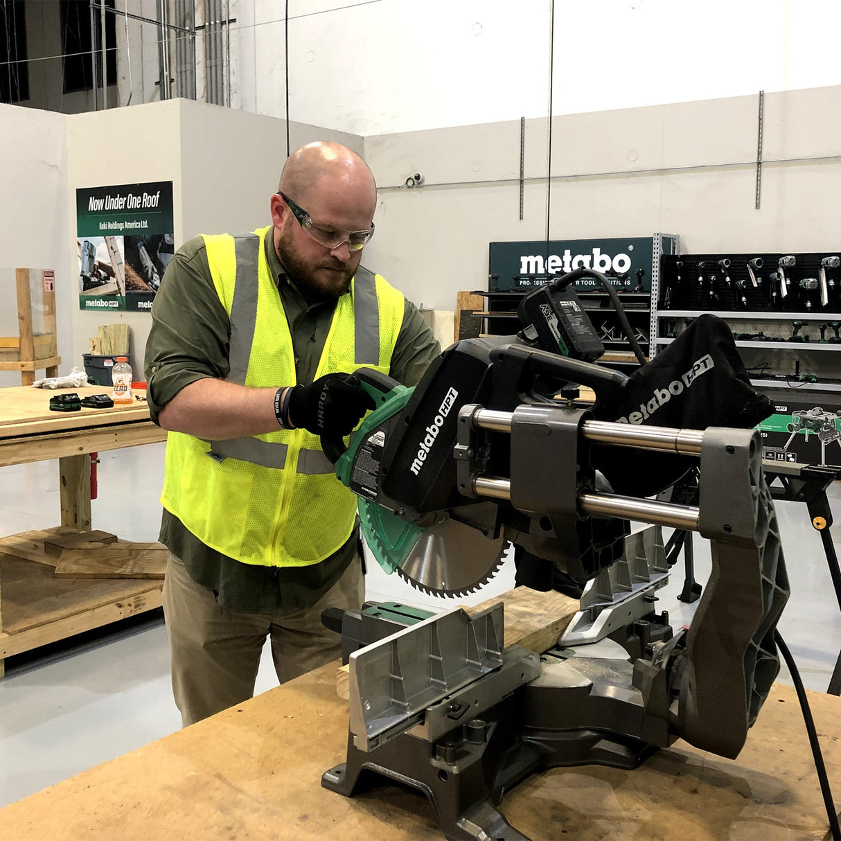 metabo HPT C3612DRAQ4M 36V MultiVolt™ 12" Dual Bevel Sliding Miter Saw w/ Torque Boost Technology (Tool Body Only) - Mississauga Hardware Centre Inc