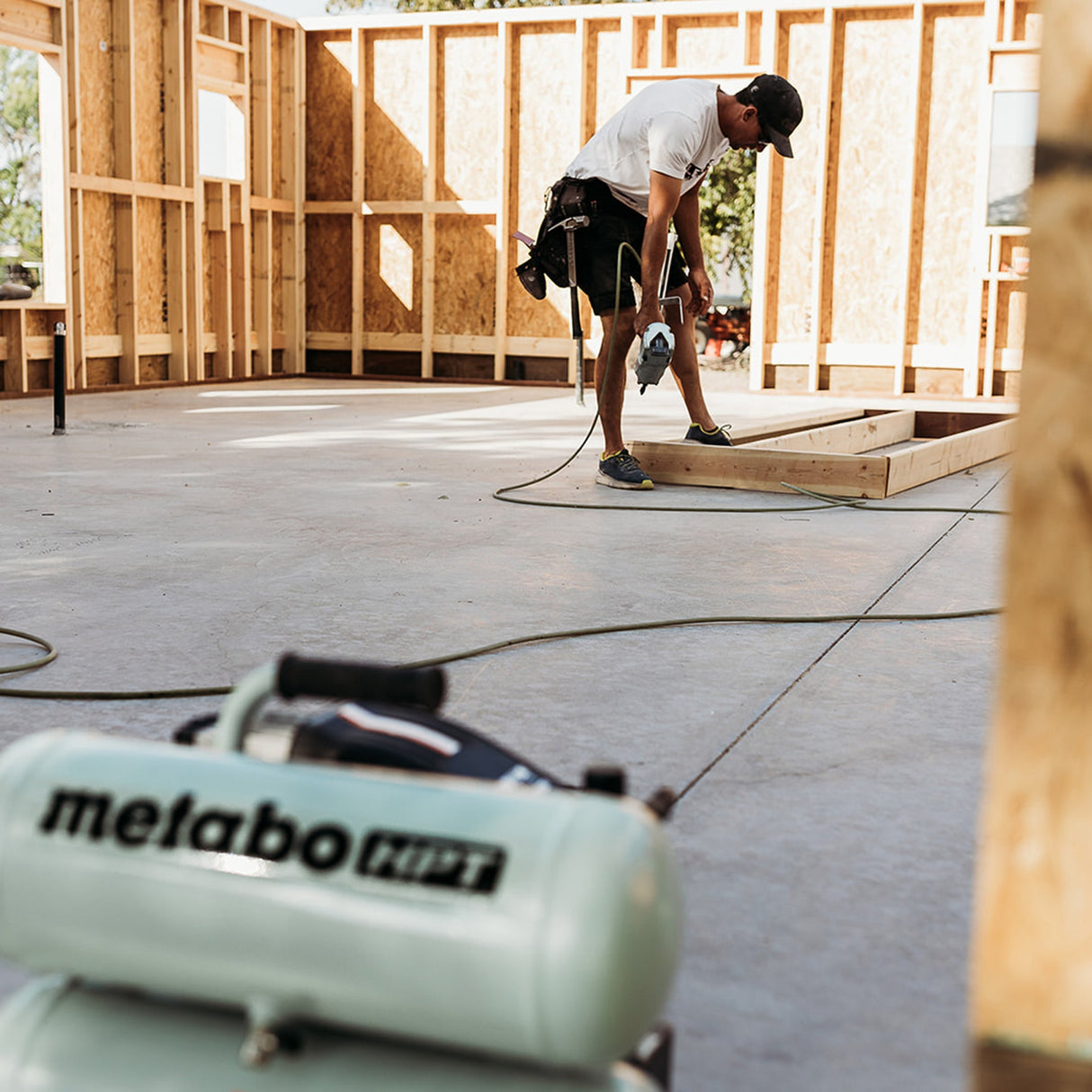 metabo HPT EC99SM 4 Gallon Portable Electric Twin Stack Air Compressor - Mississauga Hardware Centre Inc