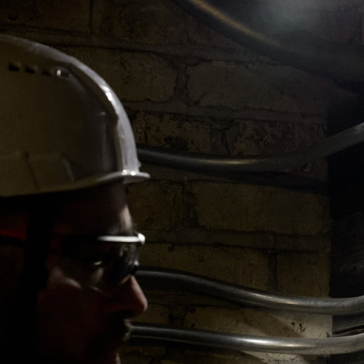 Milwaukee 2013R Milwaukee® Rechargeable Low - Profile Magnetic Task Light - Mississauga Hardware Centre Inc