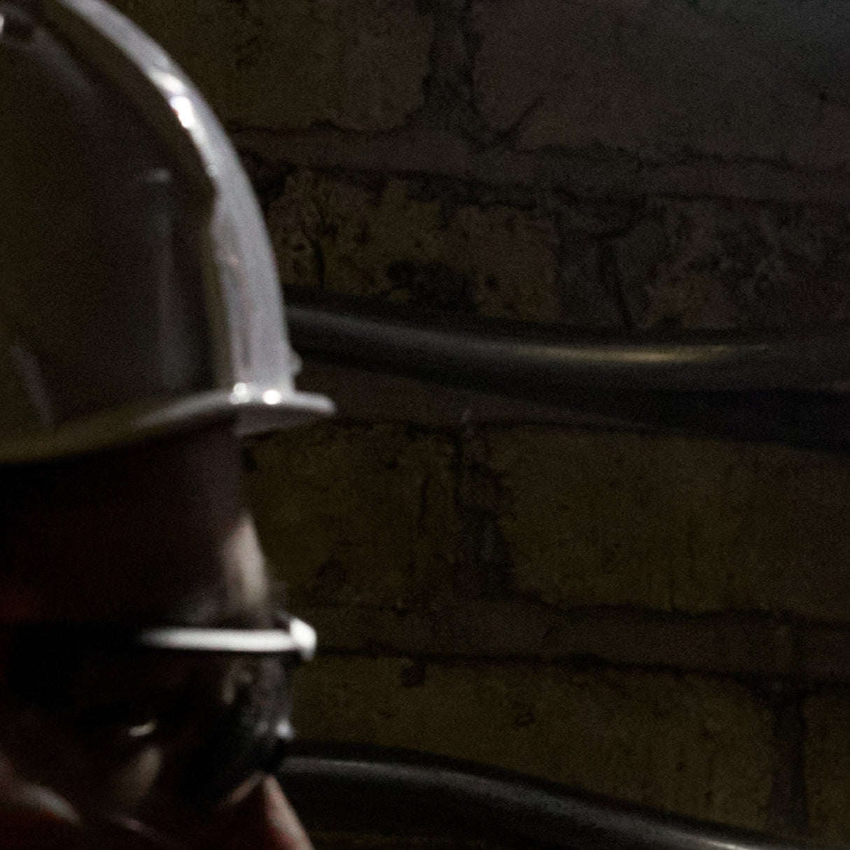 Milwaukee 2013R Milwaukee® Rechargeable Low - Profile Magnetic Task Light - Mississauga Hardware Centre Inc