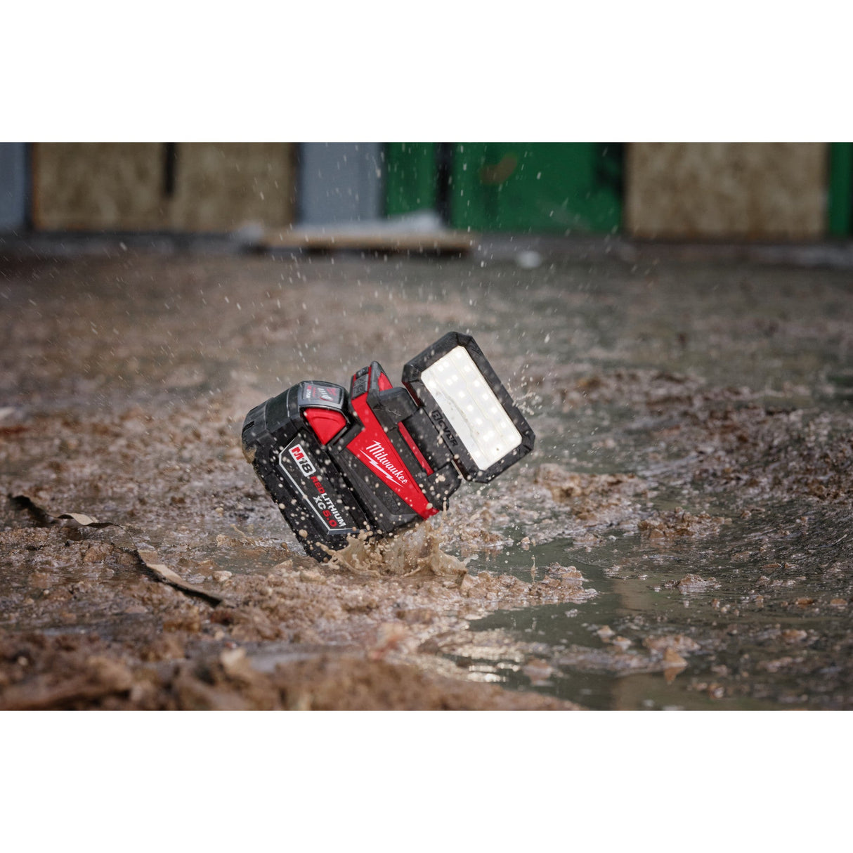Milwaukee 2359 - 20 M18™ ROVER™ Compact Folding Flood Light w/ USB Charging - Mississauga Hardware Centre Inc