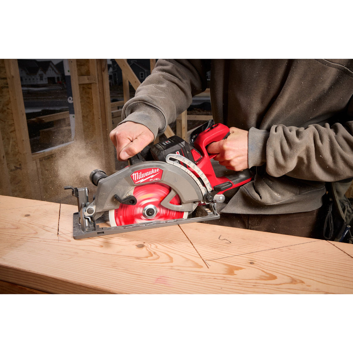 Milwaukee 2930 - 20 M18 FUEL™ 7 - 1/4" Rear Handle Circular Saw - Mississauga Hardware Centre Inc