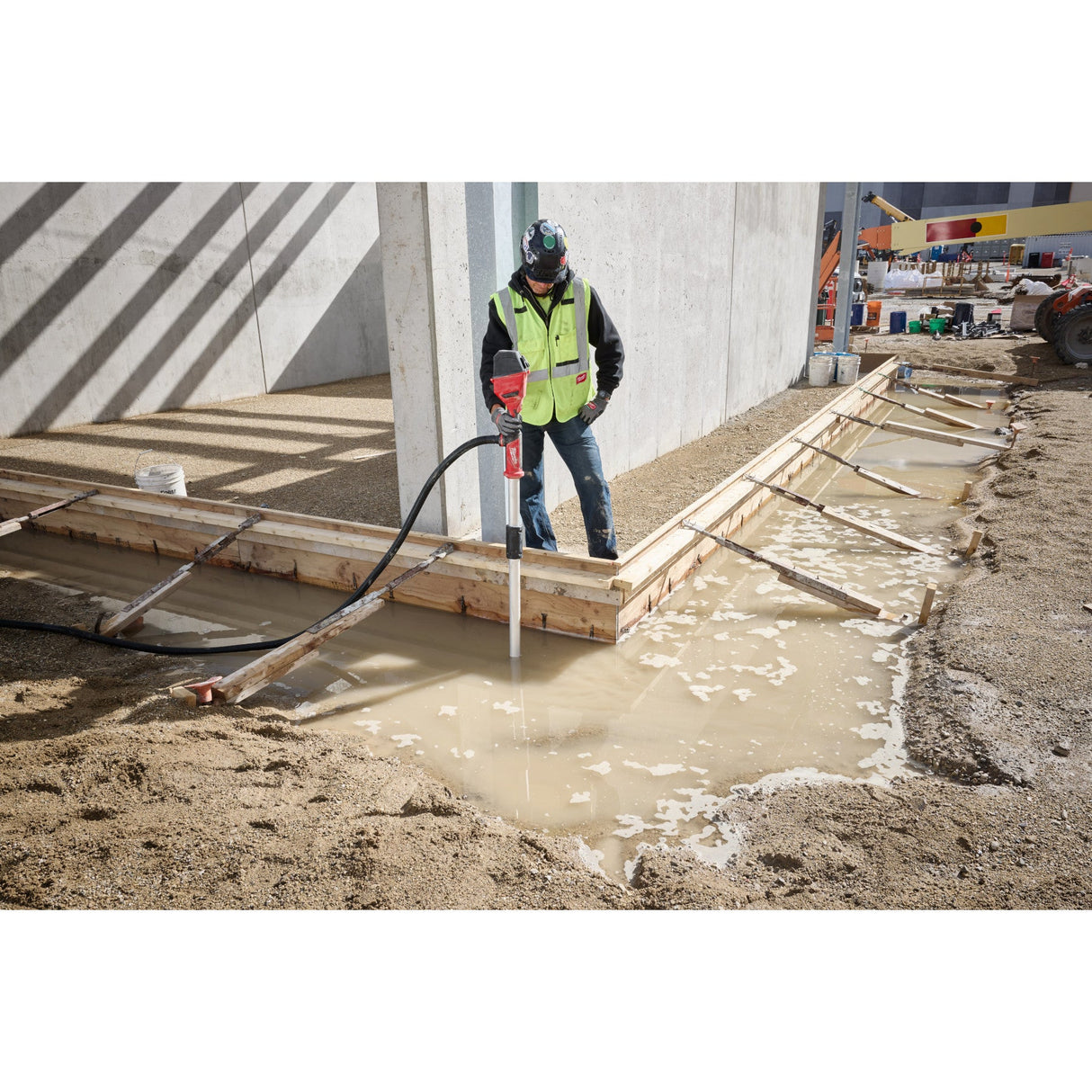 Milwaukee 2940 - 20 M18™ Brushless Stick Transfer Pump - Mississauga Hardware Centre Inc