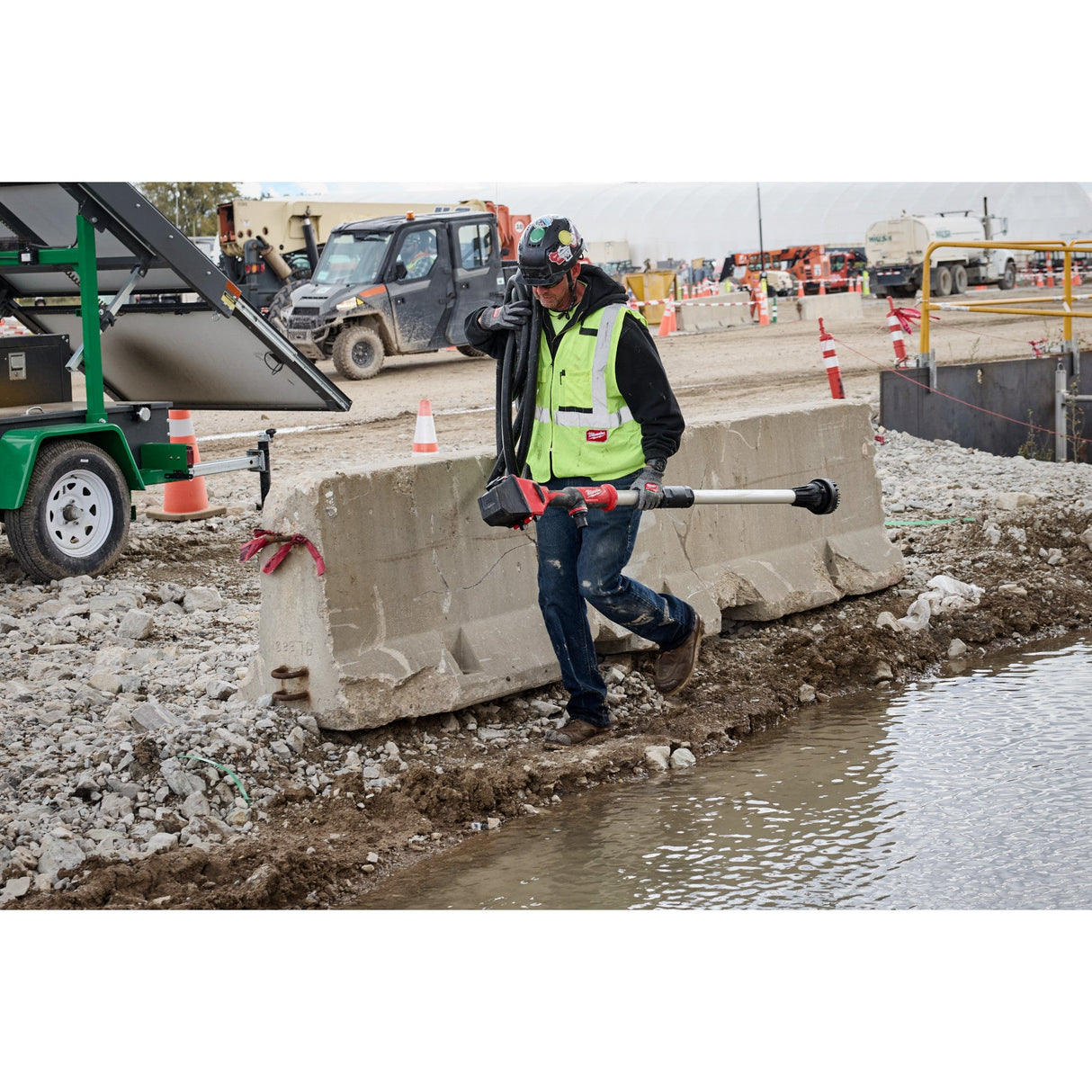 Milwaukee 2940 - 20 M18™ Brushless Stick Transfer Pump - Mississauga Hardware Centre Inc