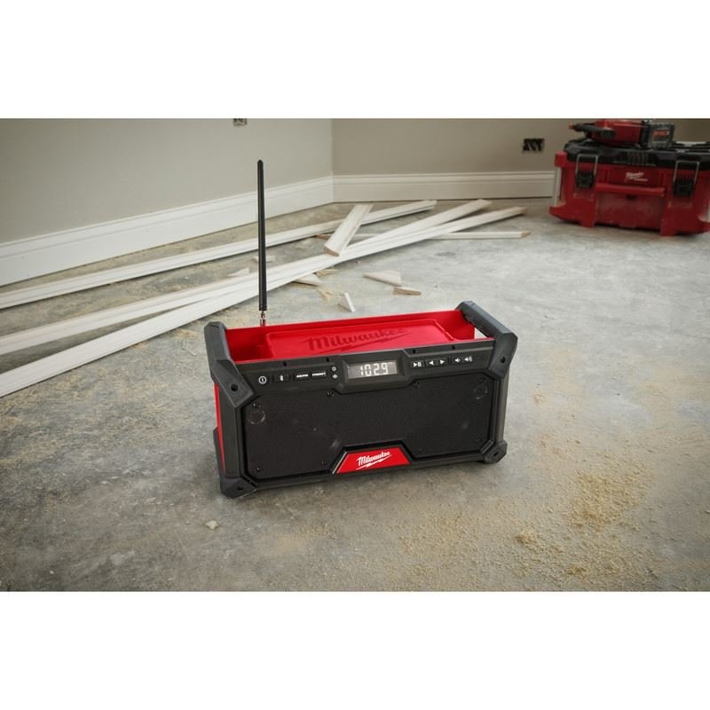 Milwaukee 2952 - 20 M18 Bluetooth Jobsite Radio - Mississauga Hardware Centre Inc