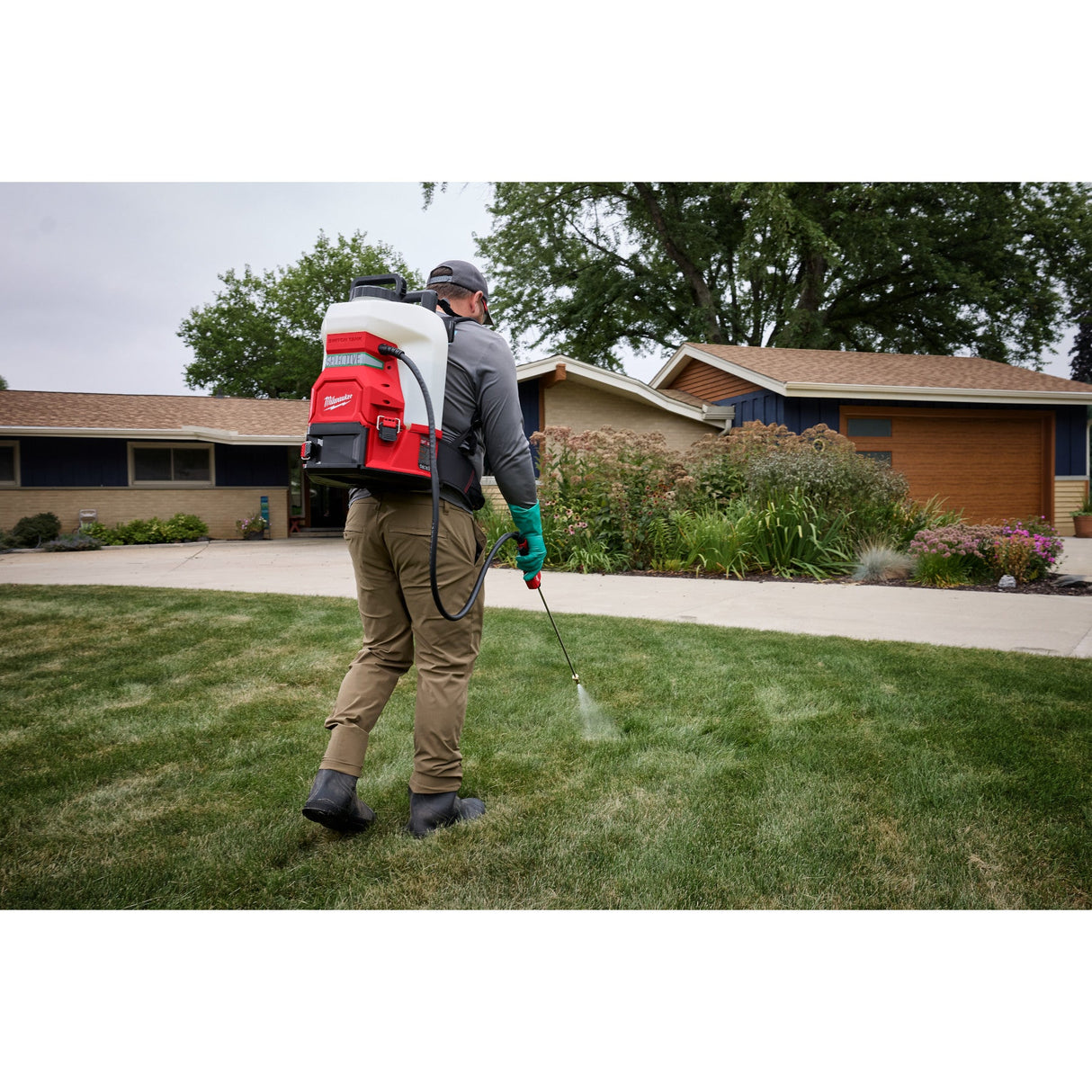 Milwaukee 3019 - 20PS M18™ 4 - Gallon Backpack Sprayer w/ SWITCH TANK™ (Tool Only) - Mississauga Hardware Centre Inc