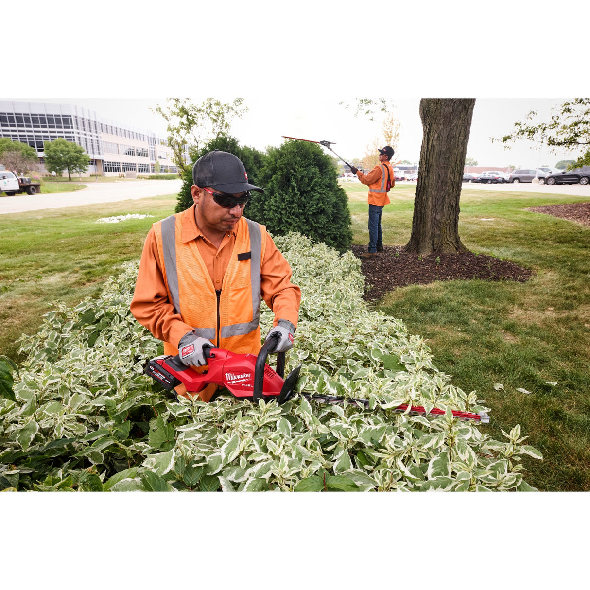 Milwaukee 3033 - 20 M18 FUEL™ 24" Hedge Trimmer - Mississauga Hardware Centre Inc