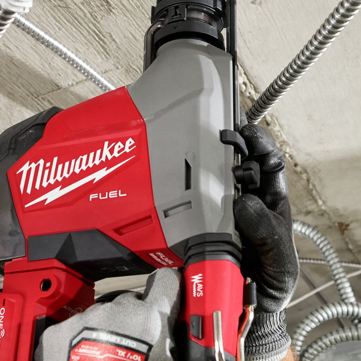 Milwaukee 3311 - 22 M18 FUEL™ Overhead Rotary Hammer w/ Integrated Dust Extraction - Mississauga Hardware Centre Inc