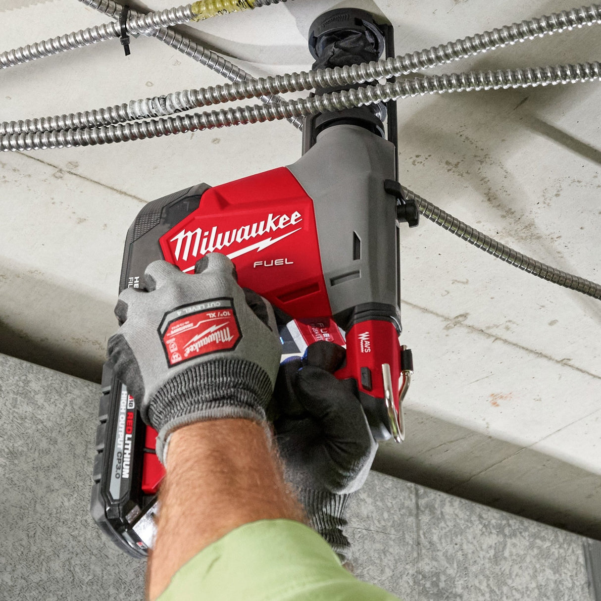 Milwaukee 3311 - 22 M18 FUEL™ Overhead Rotary Hammer w/ Integrated Dust Extraction - Mississauga Hardware Centre Inc