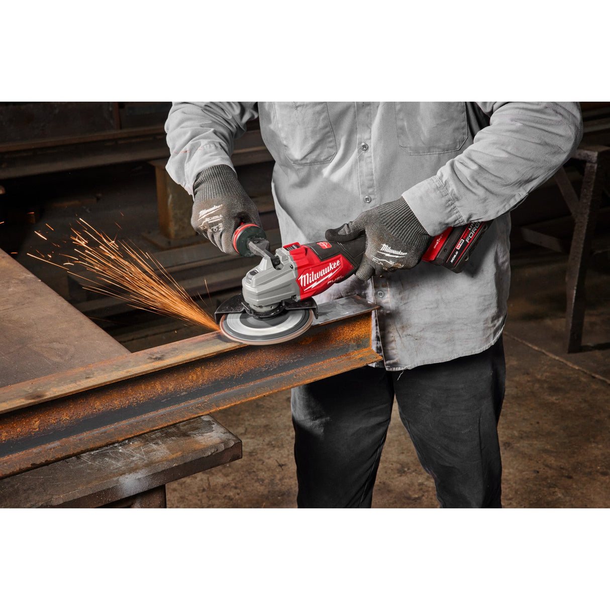 Milwaukee 3676 - 20 M18 FUEL™ 4 1/2" - 6" Dual Trigger Braking Grinder, Paddle Switch w/ ONE KEY™ - Mississauga Hardware Centre Inc