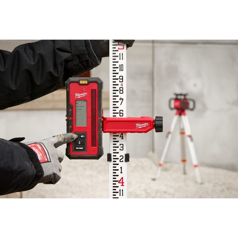 Milwaukee 3701 - 21 M18 Red Exterior Rotary Laser Level Kit w/ Receiver - Mississauga Hardware Centre Inc