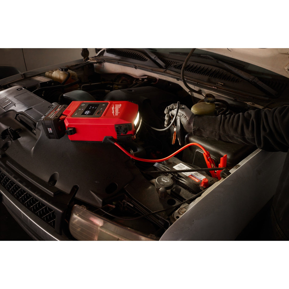 Milwaukee 3841 - 20 M18™ HOTSHOT™ Jump Starter - Mississauga Hardware Centre Inc