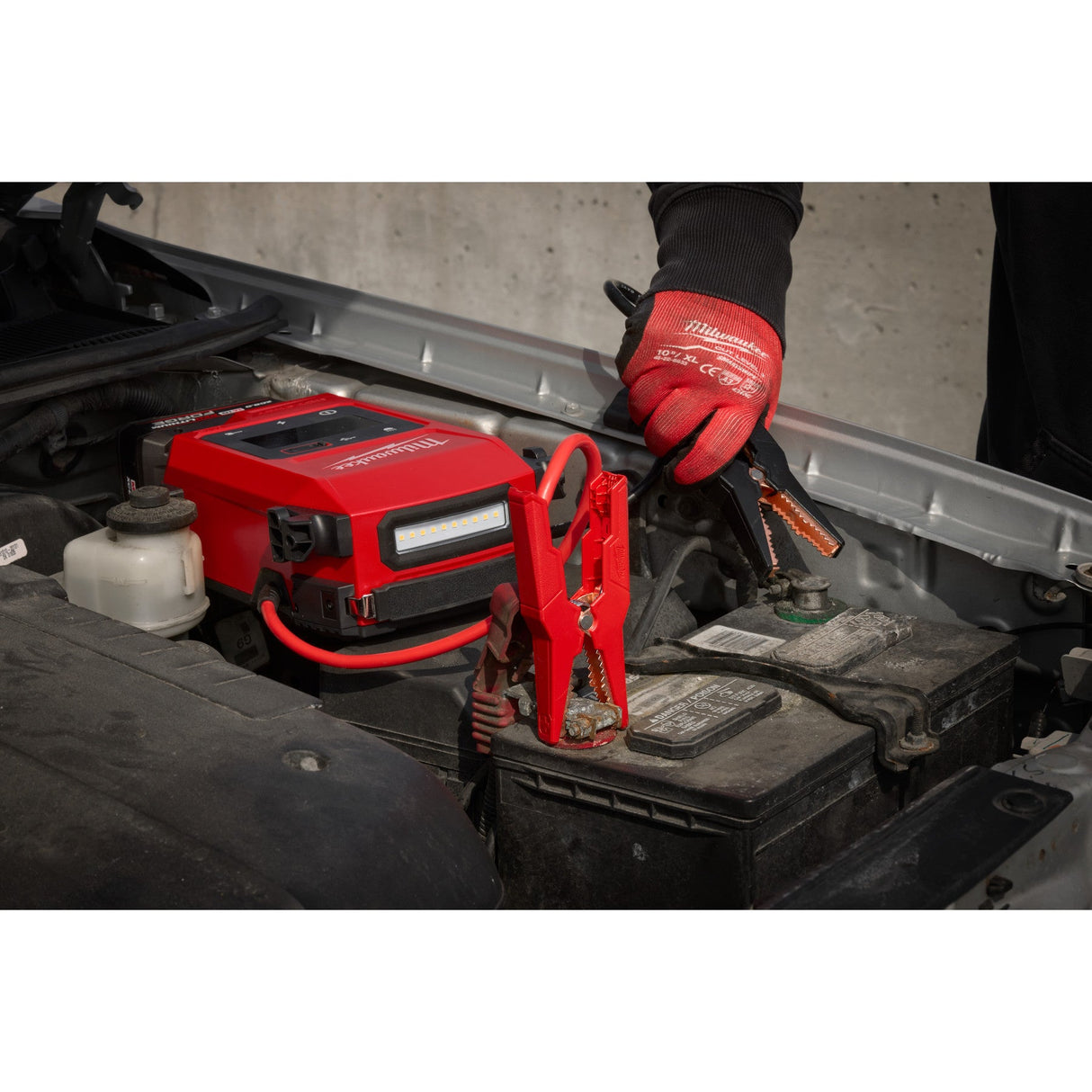 Milwaukee 3841 - 20 M18™ HOTSHOT™ Jump Starter - Mississauga Hardware Centre Inc