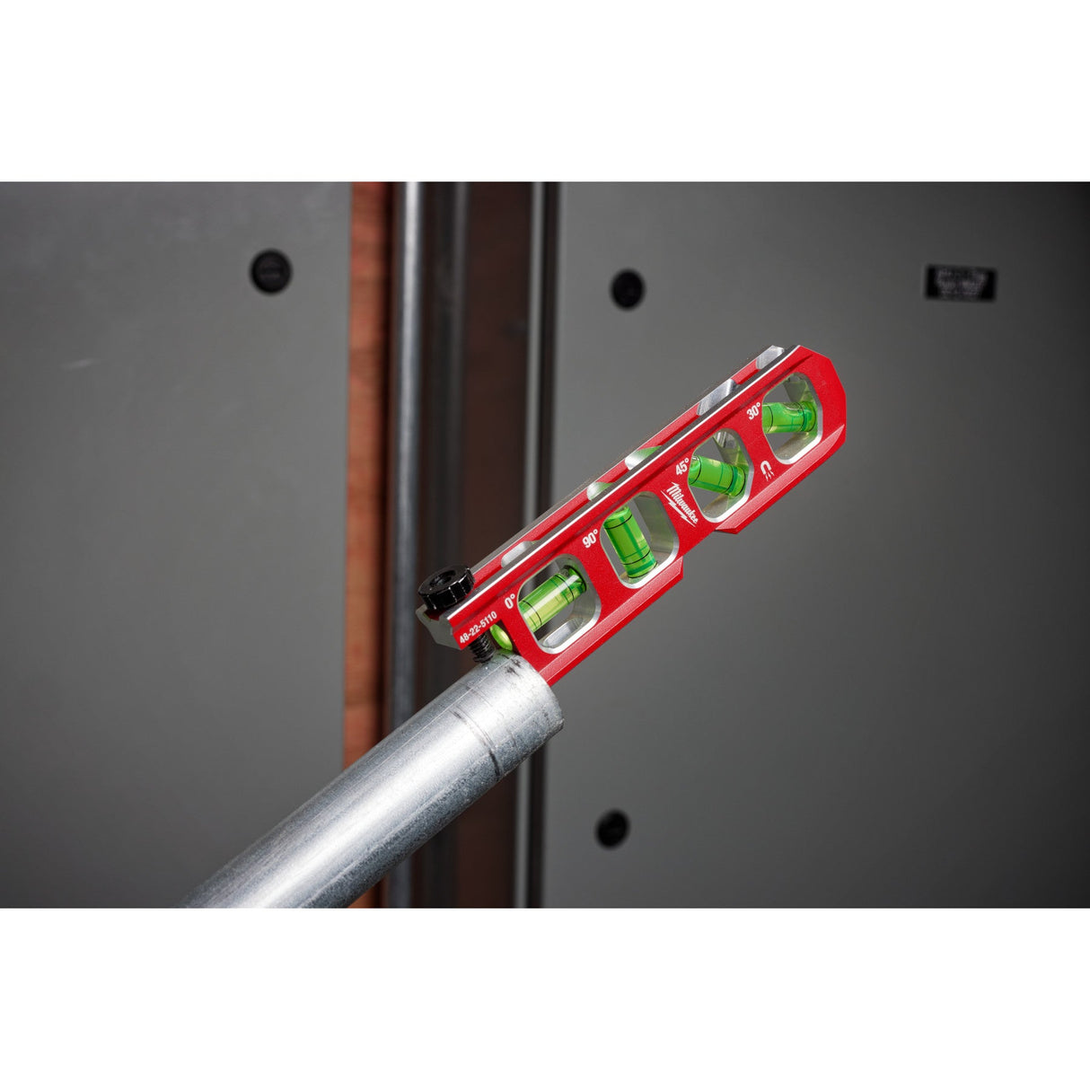 Milwaukee 48 - 22 - 5110 6.5” Pipe Lock Billet Torpedo Level - Mississauga Hardware Centre Inc
