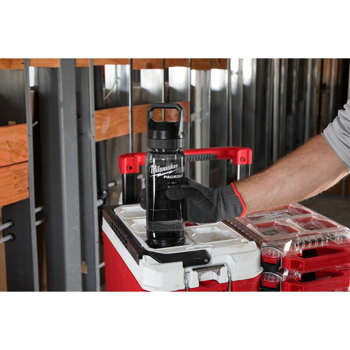 Milwaukee 48 - 22 - 8371B 25oz PACKOUT™ Bottle with Chug Lid - Black - Mississauga Hardware Centre Inc