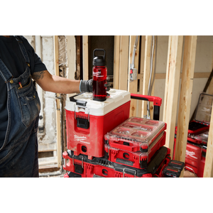 Milwaukee 48 - 22 - 8372R 34oz PACKOUT™ Bottle with Chug Lid - Red - Mississauga Hardware Centre Inc