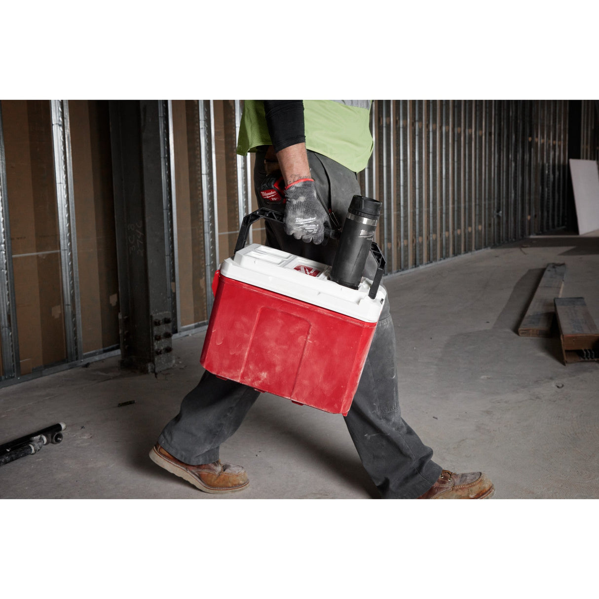 Milwaukee 48 - 22 - 8395B PACKOUT™ 18oz Insulated Bottle with Sip Lid - Mississauga Hardware Centre Inc