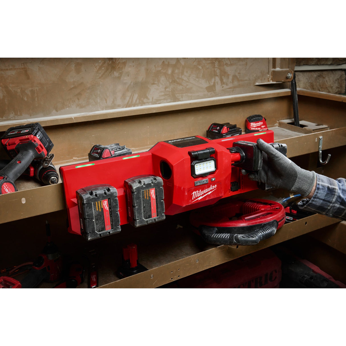 Milwaukee 48 - 59 - 1804 M18™ and M12™ Gangbox Rapid Charger - Mississauga Hardware Centre Inc