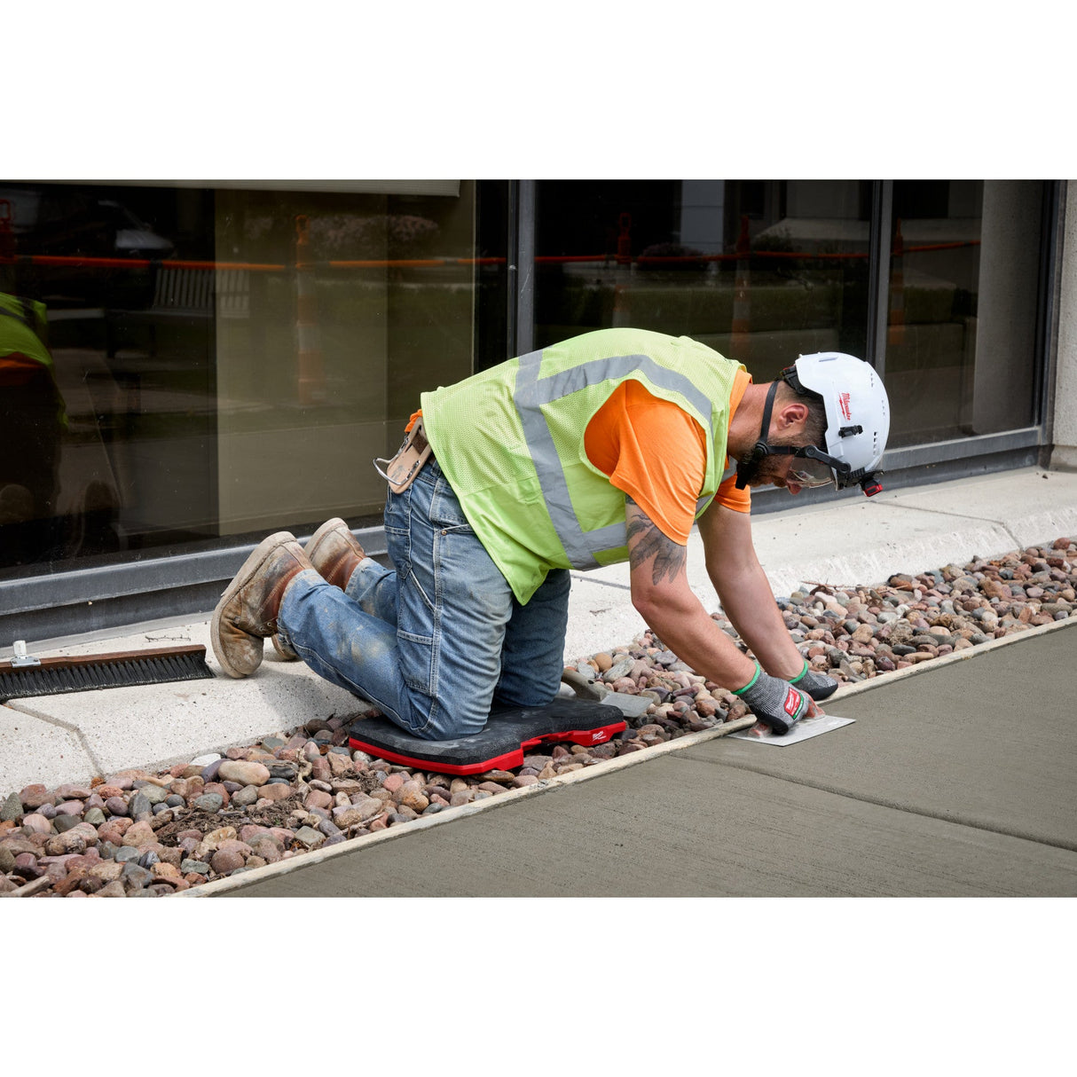 Milwaukee 48 - 73 - 6110 PACKOUT™ Kneeling Pad - Mississauga Hardware Centre Inc