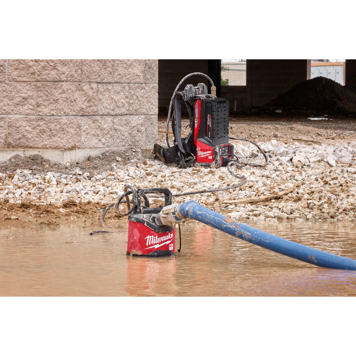 Milwaukee MXF211 - 1XC MX FUEL™ 1HP 2" Submersible Pump Kit - Mississauga Hardware Centre Inc