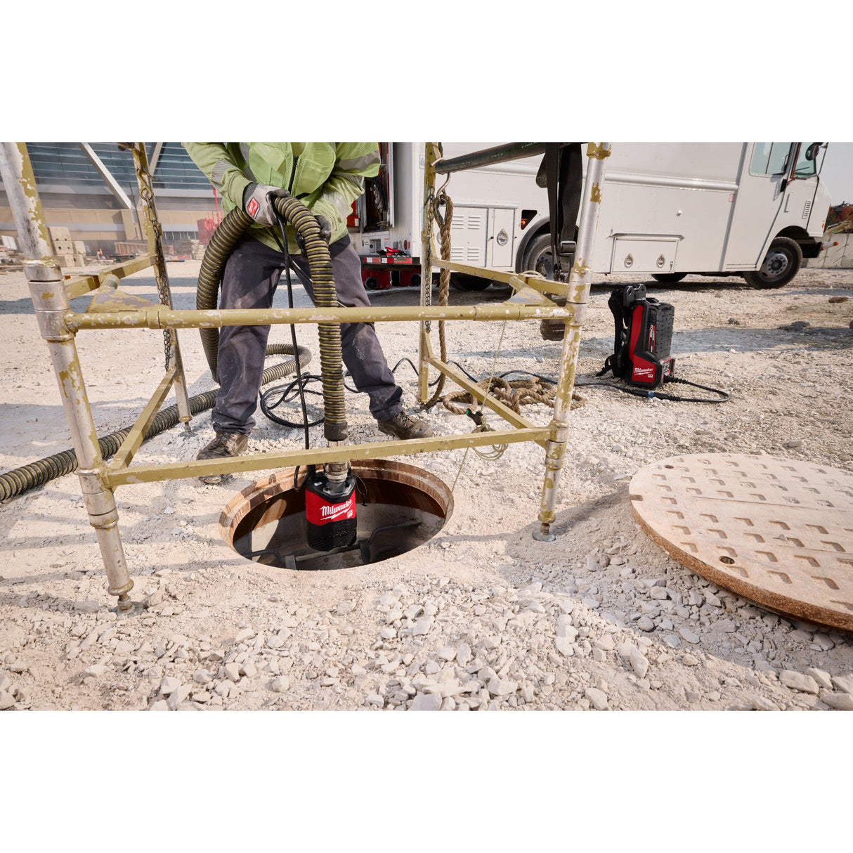 Milwaukee MXF211 - 1XC MX FUEL™ 1HP 2" Submersible Pump Kit - Mississauga Hardware Centre Inc