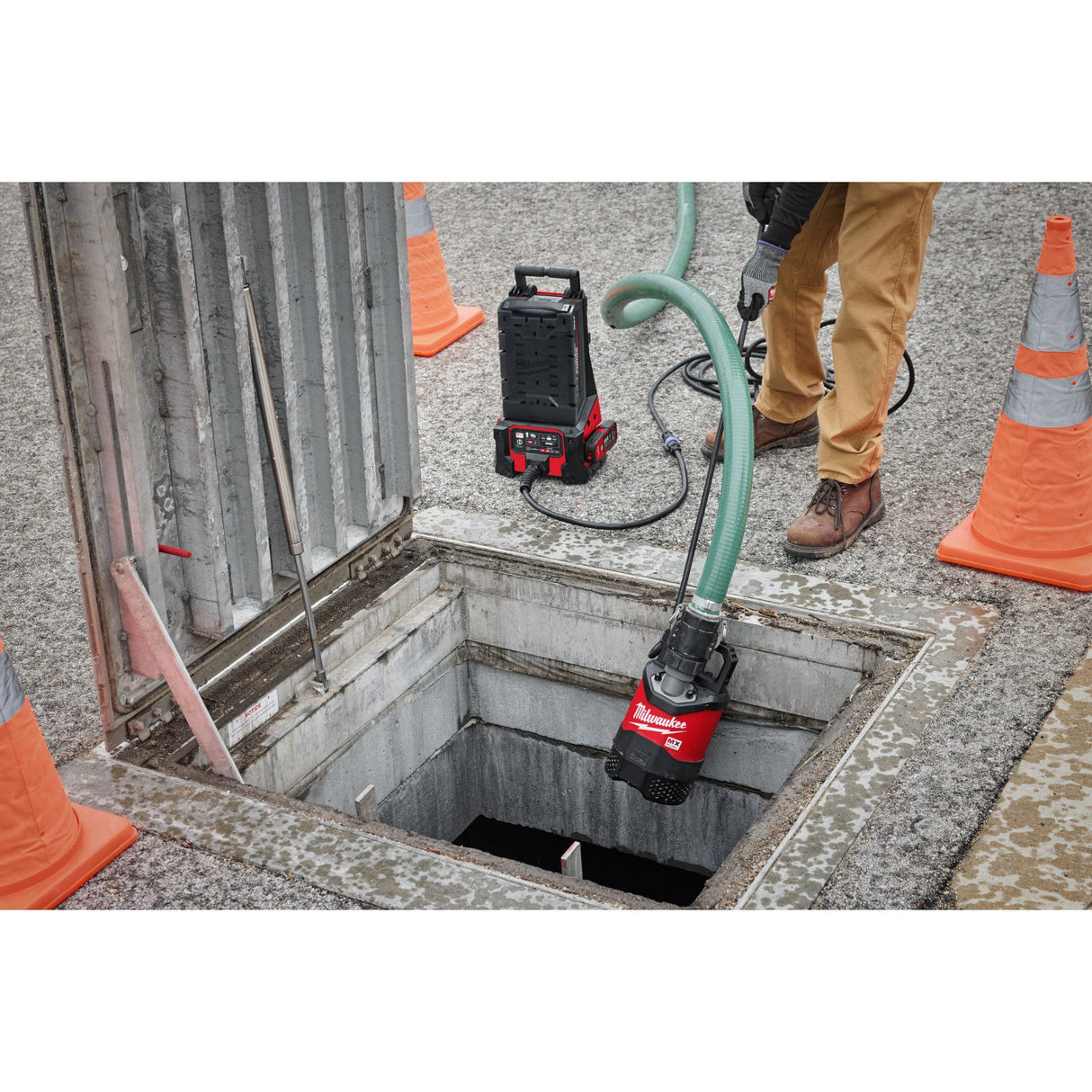 Milwaukee MXF211 - 1XC MX FUEL™ 1HP 2" Submersible Pump Kit - Mississauga Hardware Centre Inc