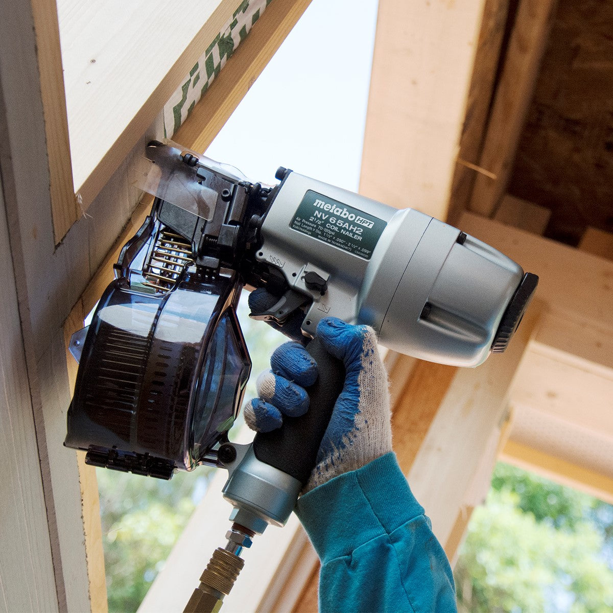 metabo HPT KNV65AH2M 2-1/2 Inch Coil Siding Nailer with BONUS Impact Driver Kit