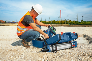 Bosch GRL4000-90CHVGK 18V REVOLVE4000 Connected Green-Beam Self-Leveling Horizontal/Vertical Rotary Laser Kit with (1) CORE18V® 4 Ah Advanced Power Battery