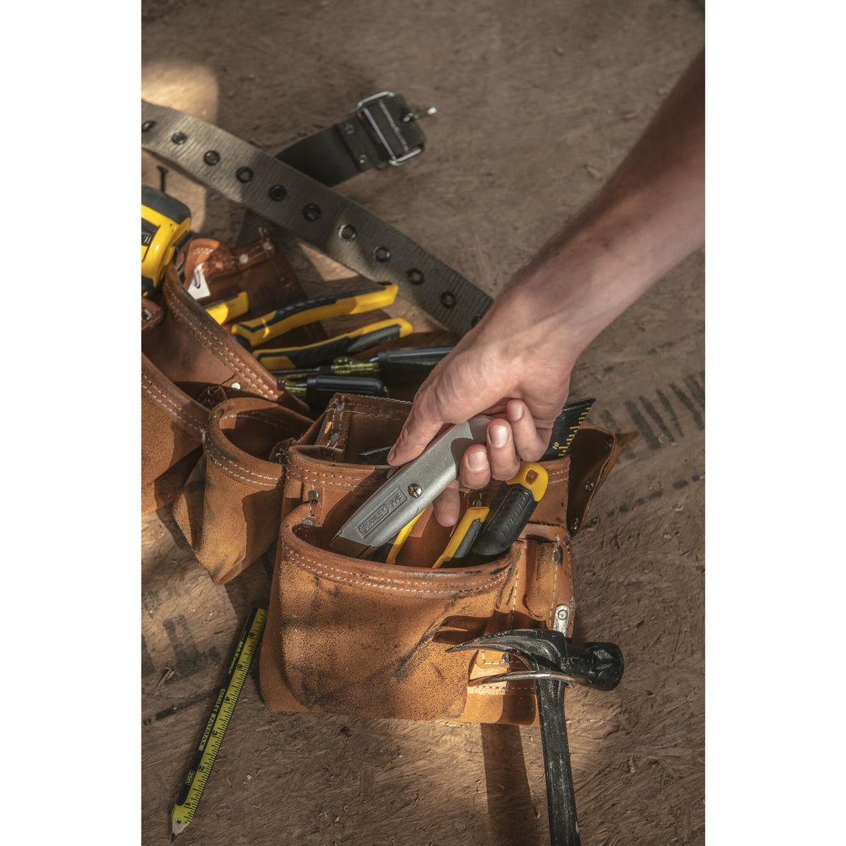 STANLEY 10 - 099 6 in Classic 99® Retractable Utility Knife - Mississauga Hardware Centre Inc