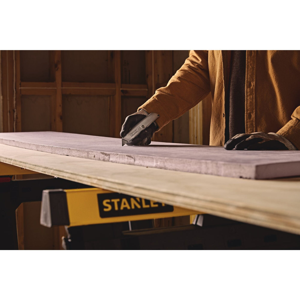 STANLEY 10 - 099 6 in Classic 99® Retractable Utility Knife - Mississauga Hardware Centre Inc