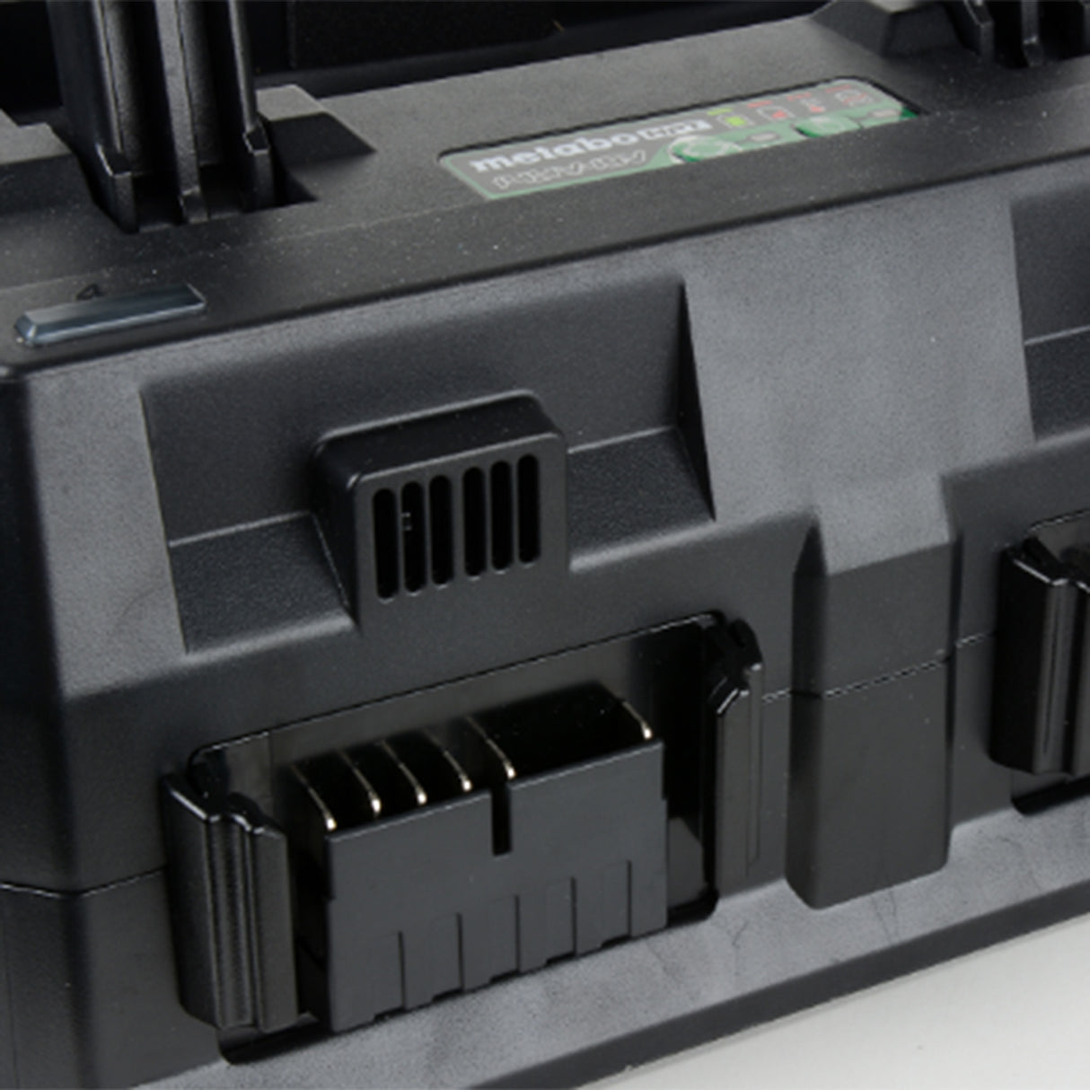 metabo HPT UC18YTSLQ2YM 4 Port 18V/36V Lithium Ion Battery Charger