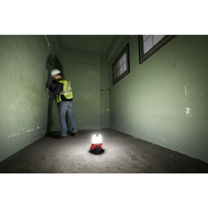 2144 - 20 M18 18 Volt Lithium - Ion Cordless RADIUS Compact Site Light with Flood Mode - Tool Only - Mississauga Hardware Centre IncMilwaukee2144-20