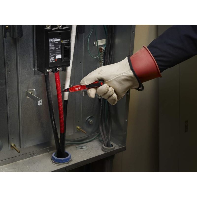 2202 - 20 50 - 1000 VAC Non - Contact Voltage Detector withWork Light - Mississauga Hardware Centre IncMilwaukee2202-20