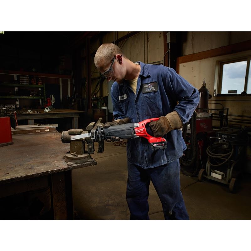 2720 - 22 M18 FUEL 18 Volt Lithium - Ion Brushless Cordless SAWZALL Reciprocating Saw Kit - Mississauga Hardware Centre IncMilwaukee2720-22