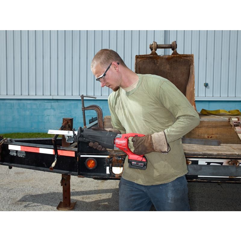 2720 - 22 M18 FUEL 18 Volt Lithium - Ion Brushless Cordless SAWZALL Reciprocating Saw Kit - Mississauga Hardware Centre IncMilwaukee2720-22