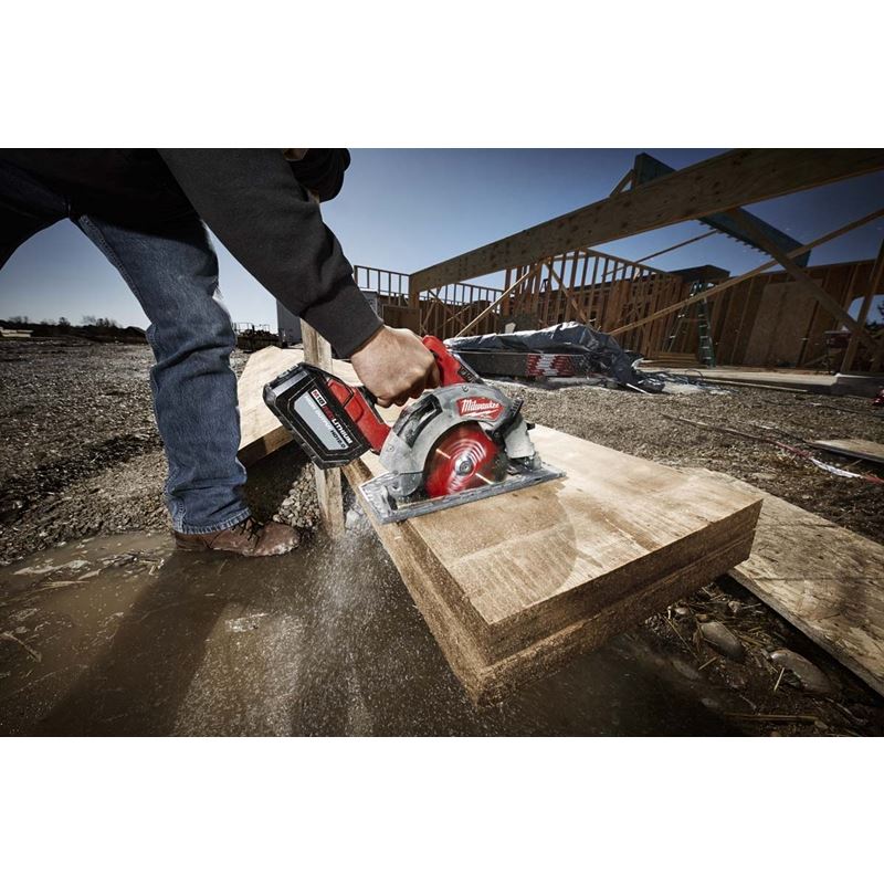 2732 - 20 M18 FUEL 18 Volt Lithium - Ion Brushless Cordless 7 - 1/4 in. Circular Saw - Tool Only - Mississauga Hardware Centre IncMilwaukee2732-20